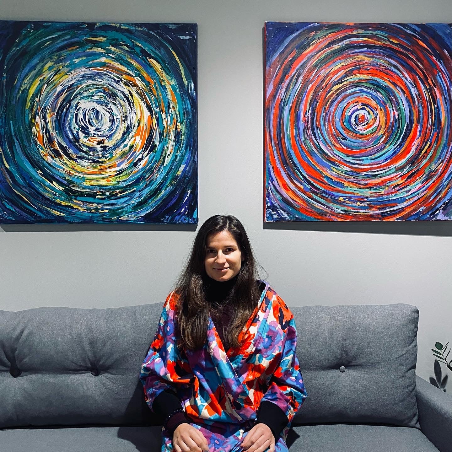 Ziemia, z cyklu „W ruchu," 90 x 90 cm, 2021