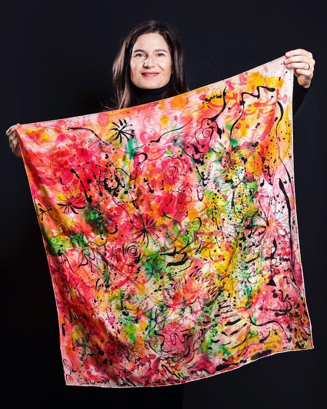 Barwy w tańcu / jedwabna malowana chusta/ 90 x 90 cm, 2021