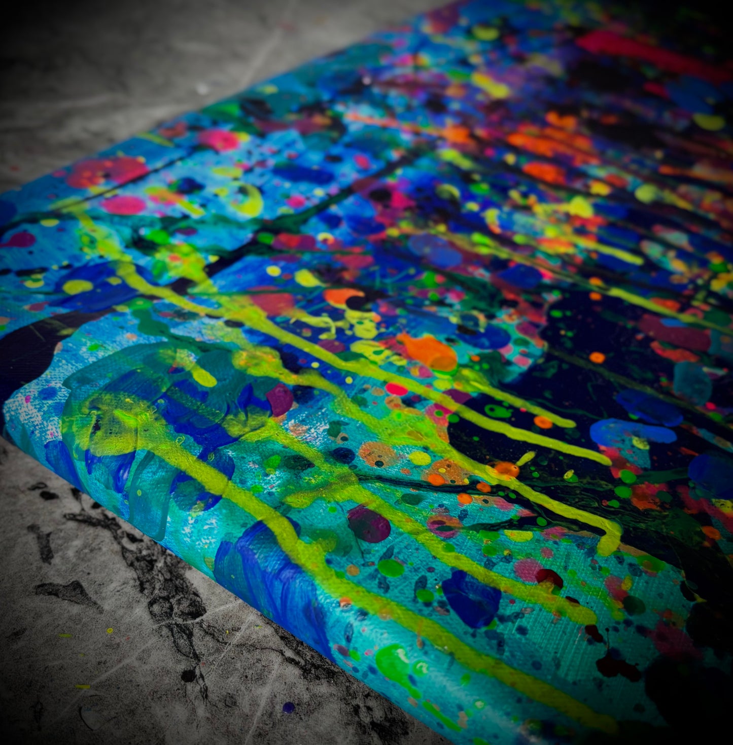 Materia czy energia,  z cyklu FLOW, akryl na płótnie , 120x110, 2024